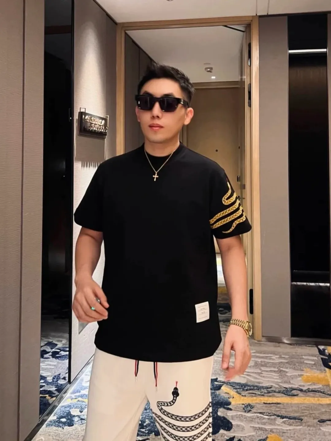 ：T 022（TB T ） THOM BROWNE TB T Quality + Authentic + Same Style Size：0/1/2/3/4 ：White/Black/Navy Blue/Gray